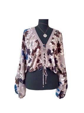 VESTIQUE ~ Long Blouse Sleeves Multicolor Floral Crop Top w/Crocheted Details